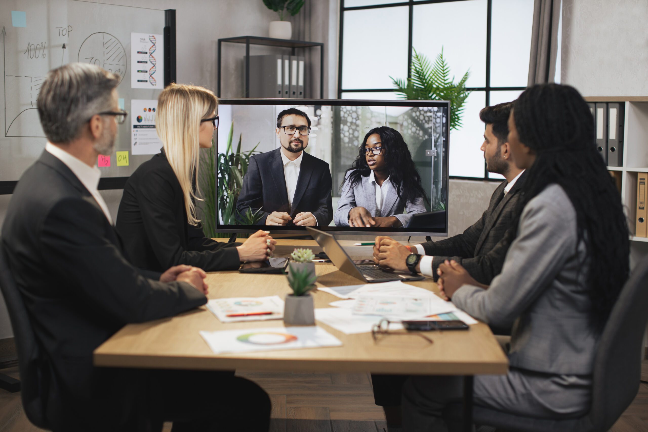 a hybrid meeting with virtual and in person attendees that include a note taker for a collaborative meeting